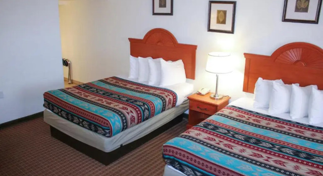 Четырёхместный номер Standard The Classic Desert Aire Hotel