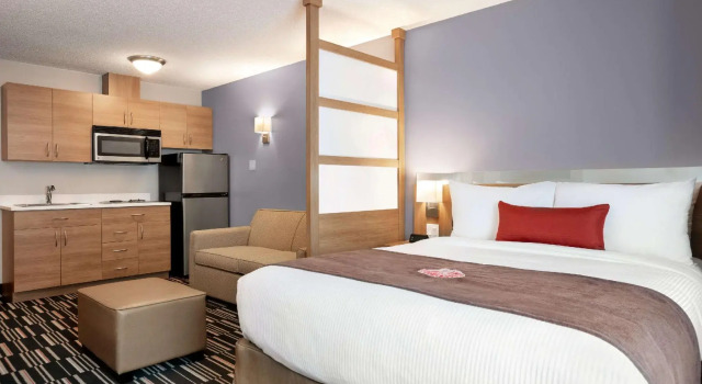 Люкс Microtel Inn & Suites by Wyndham Val-d Or