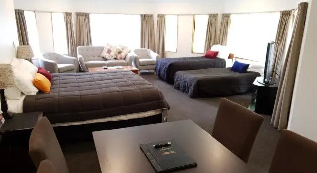 Студия Executive Fitzherbert Castle Motel