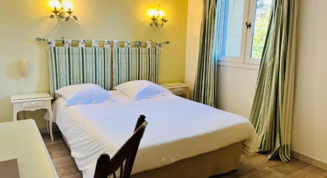 Номер Economy Le Mas Des Aigras - Hôtel & Restaurant de Charme en Provence