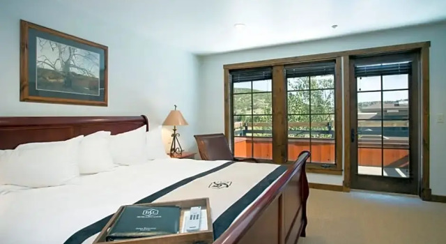 Апартаменты с 3 комнатами Hotel Room - Silver Baron Lodge