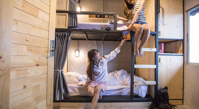 Кровать в общем номере UdonBackpackers Beds and cafe