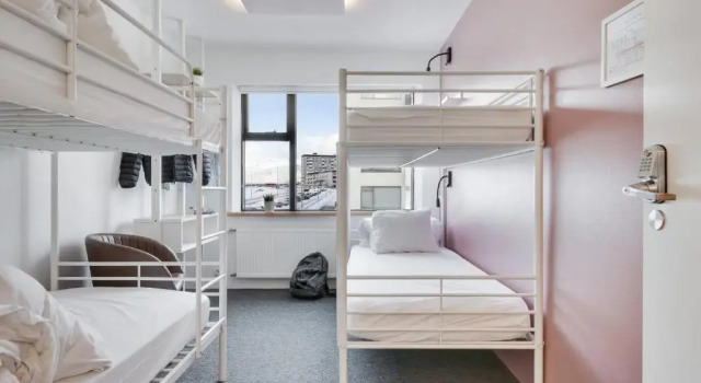 Кровать в общем номере Lækur Hostel