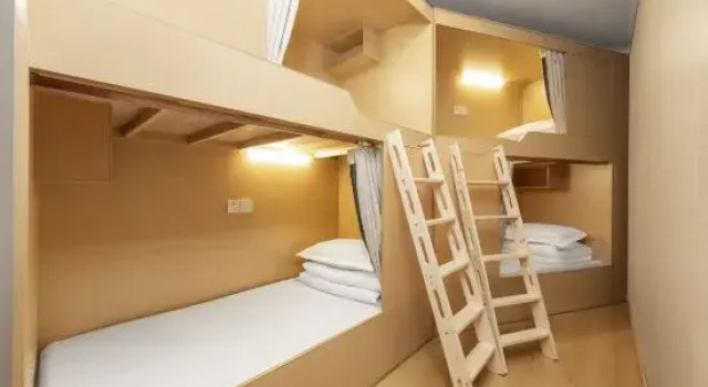 Кровать в общем номере (мужской номер) Jiangyou Gaokong Riverview Youth Hostel B&B (Liberation Monument Hongya Cave Branch)