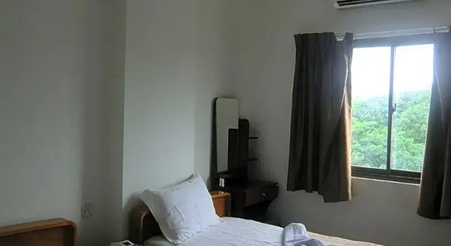 Jewel Hotel, Book Hotel Bahan 