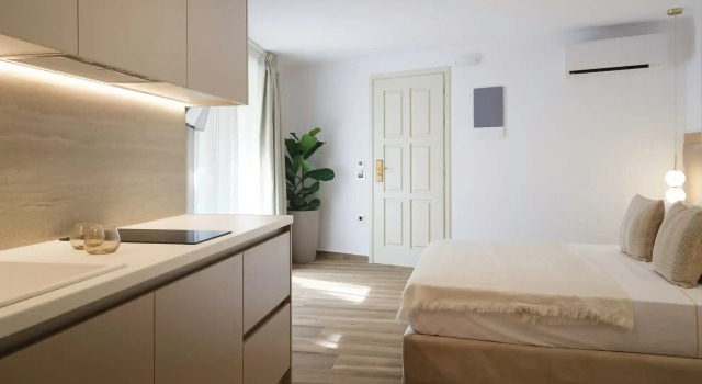 Полулюкс Golden Luxury Suites
