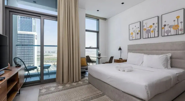 Студия Deluxe Waves - Stylish 13th-Floor Studio with Top-Notch Amenities