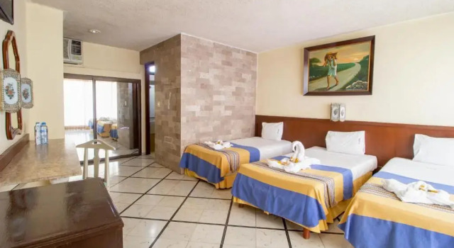 Трёхместный номер Standard Hotel Ambassador Mérida