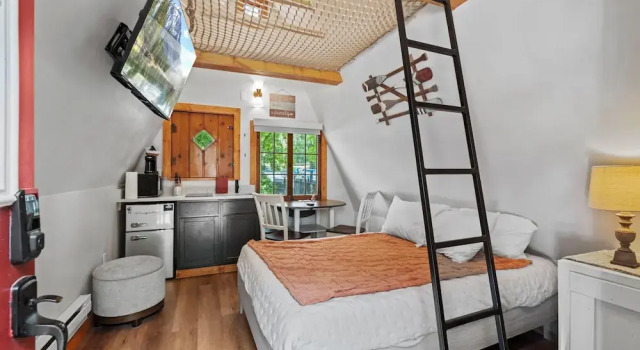 Timber Lodge Cabins 22, Buchen Sie Ferienhaus Hotels in Colorade Springs mit Pool, Schwimmbad