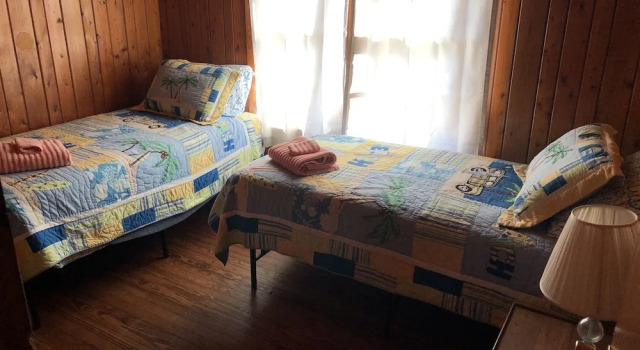 Blackbeard's Retreat - Historic And Pet Friendly 3 Bedroom Cottage by RedAwning