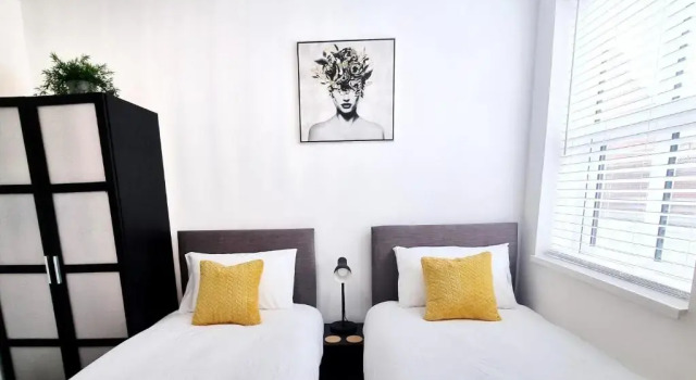 STYLISH 2 Bed APARTMENT WITH PARKING, Забронировать Апартаменты/квартира Отели Колчестера с парковкой, рядом с Ратуша Колчестера, Парковка