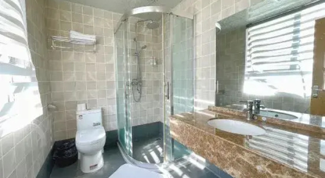 Wuwei Huadu Business Hotel, Rezervovat Hotel Wuwei Anhui
