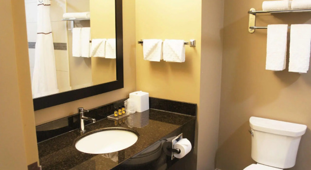 Двухместный люкс с 2 комнатами Best Western PLUS Fort Saskatchewan Inn & Suites