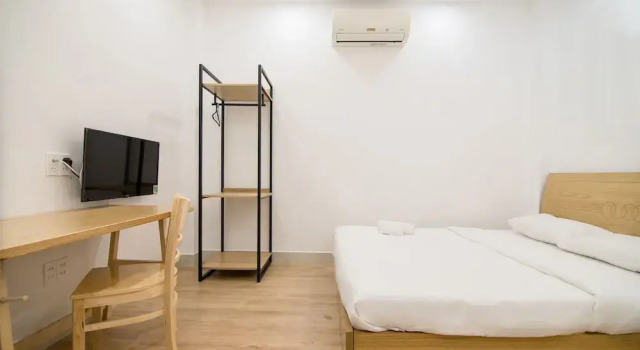 Saigon Dwelling, Забронировать Отель Отели Танбинь с парковкой, Парковка