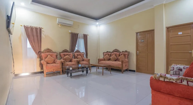 RedDoorz Plus near Syamsudin Noor Airport 3, Prenota Affittacamere Hotel a Kalimantan con parcheggio, Parcheggio
