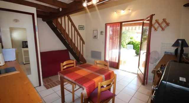 villa d'angle 4 couchages terrasse ombragée parking dans résidence sécurisée piscine commune 400m de la mer LRJP78