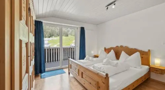 Ferienwohnung Hutter, Book Hotel Hoteller i Churwalden med parkering, Parkering