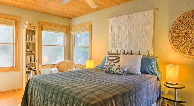 Forested Pentwater Vacation Rental - Walk to Beach, Book Hotel Pentwater Michigan