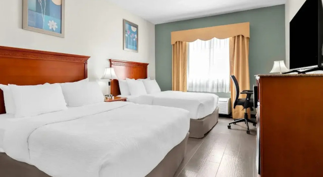 Четырёхместный номер Premier Quality Inn & Suites McAlester on Hwy 69