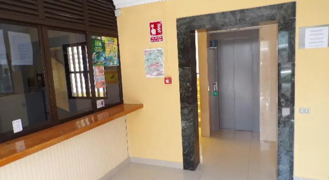 Apartamentos Los Juncos II, Забронировать Апартаменты/квартира Отели Плайя дель Инглес с бассейном, рядом с Экуменический храм Эль-Сальвадор, Бассейн