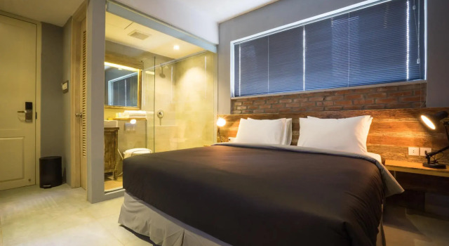 Deluxe Zimmer Summerbird - Bed and Brasserie