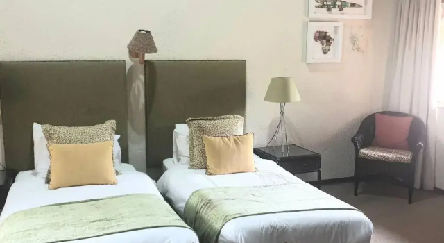 Вилла с 3 комнатами Dreamy 3 bedroom villa on the edge of the Sabie River in Kruger Park Lodge