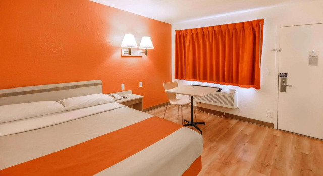 Motel 6 Huntsville, TX