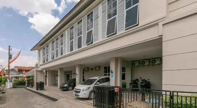 Griya Loka 2 Syariah Near Simpang Lima Mitra Reddoorz, Book Hotel Cheap Hotels in Semarang, near Ciputra Mall Semarang