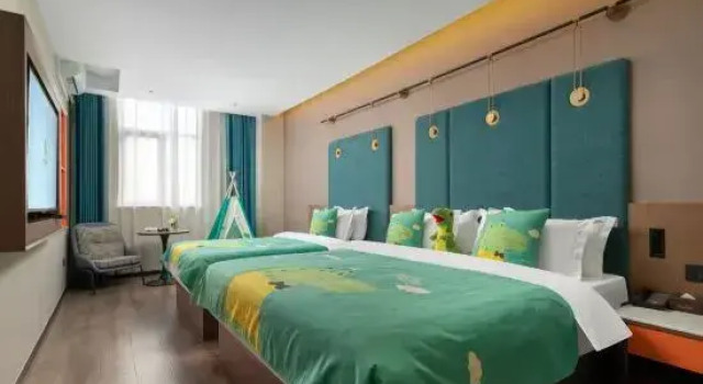Семейный тент World Smart Hotel (Lankao Jiaoyulu Memorial Hall)