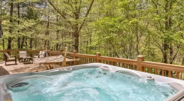 Stunning 4BR 3BA Cabin - Lakes, Hot Tub, Fireplace, Reserva ahora Hotel Ellijay 