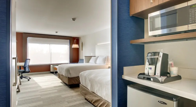 Люкс c 1 комнатой Holiday Inn Express & Suites Galesburg by IHG
