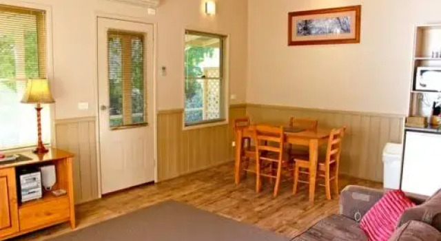 Autumn Leaf Cottage 1, Book Vacation Home  