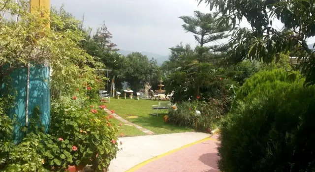 Oyo 15584 Mukteshwar Himalayan Resort, Rezervovat Lázně / Resort Mukteswar Uttarakhand