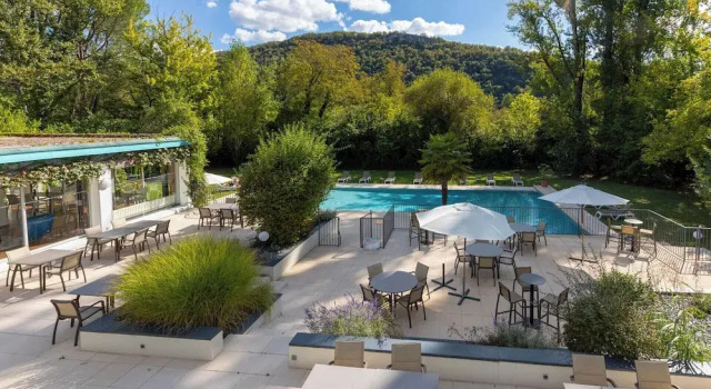 Двухместный номер Superior с балконом и с видом на бассейн Hôtel La Ségalière Spa Bar