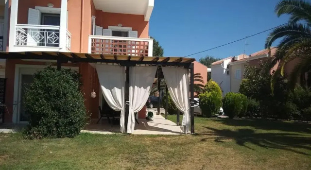 Sunny Villa Sea View by RentalsPro Services, Rezerwuj Willa Hotele w Sithonia z parkingiem, Parking