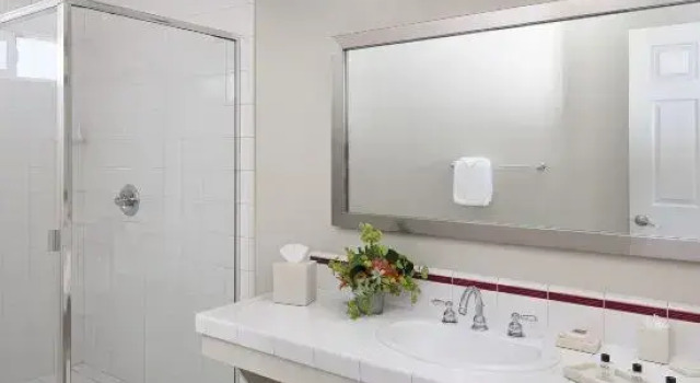 Двухместный люкс Whirlpool с видом на океан Cambria Landing Inn and Suites