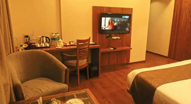 Трёхместный номер Executive Sai Neem Tree Hotel