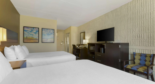 Четырёхместный номер Standard Best Western Plus University Inn