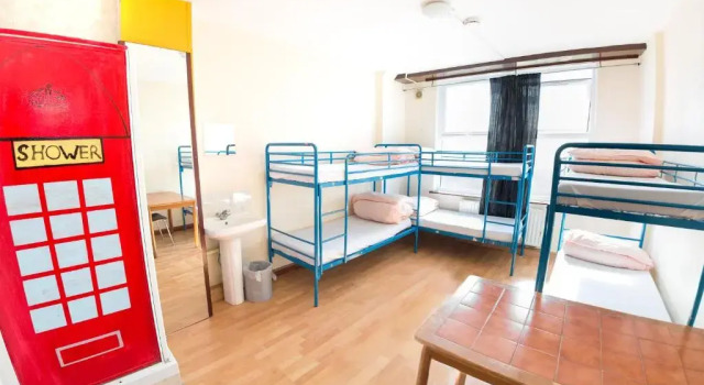 Кровать в общем номере Kensal Green Backpackers