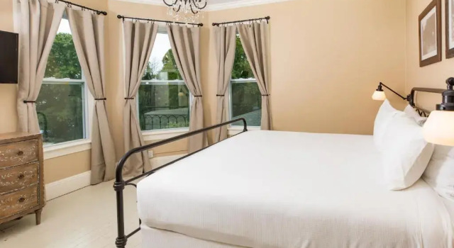 Номер Standard с видом на озеро Pine Cottage Bed & Breakfast