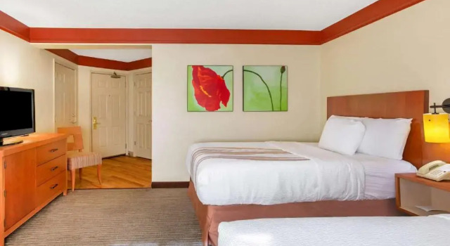 Четырёхместный номер Standard La Quinta by Wyndham Raleigh Cary