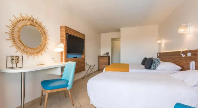Трёхместный номер Standard с видом на море Hôtel de l'Esterel Pierre & Vacances
