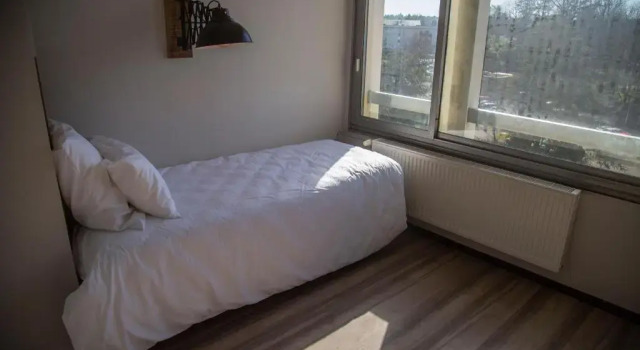 Кровать в общем номере Hôtel Le Grand Barnum