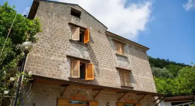 B&b L Arancio in fiore, Забронировать Отель «постель и завтрак» Отели Сант-Аньелло с парковкой, рядом с Железнодорожный вокзал Сант-Аньелло линии Circumvesuviana, Парковка