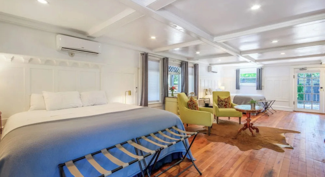 Семейный люкс Deluxe Cedar Gables Inn
