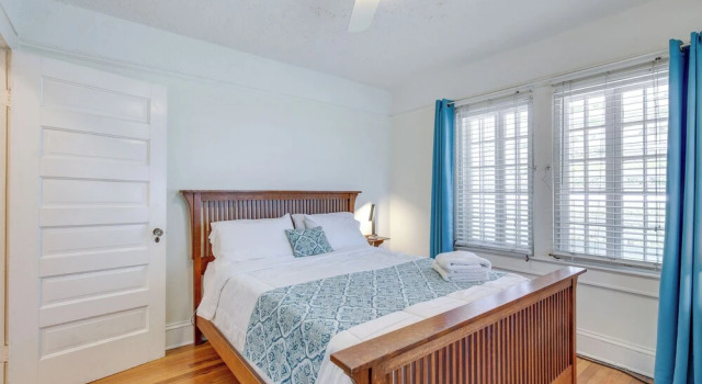 Fort Lauderdale Oasis w/ Pool ~ 2 Mi to Beach!, Забронировать Дом для отпуска Отели Форт-Лодердейл с парковкой, Парковка