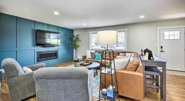 Bentonville Home ~ 1 Mi from Downtown, Забронировать Отель Отели в центре Бентонвилл, в центре