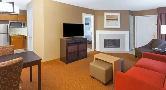 Четырёхместный номер Standard с 2 комнатами Homewood Suites Lafayette