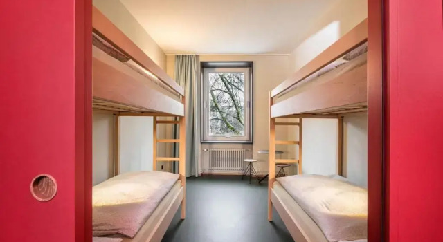 Кровать в общем номере Bern Youth Hostel