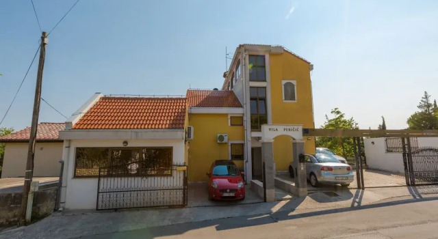 Apartment Pericic Zuti